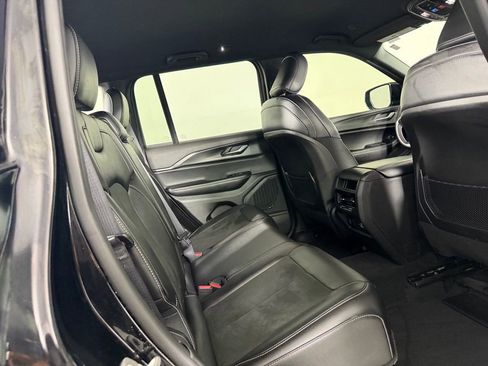 Certified 2025 Jeep Grand Cherokee Altitude image 25