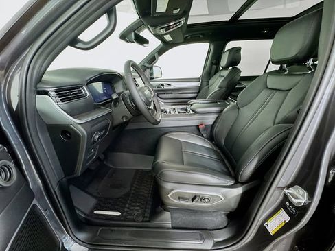 New 2026 Jeep Grand Wagoneer 4WD image 25