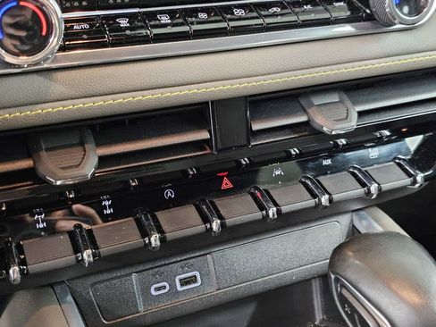 Used 2024 Chevrolet Colorado ZR2 w/ ZR2 Convenience Package III image 10