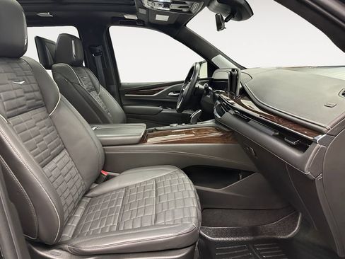 Used 2022 Cadillac Escalade Sport Platinum w/ Heavy-Duty Trailer Package AWD/4WD image 15