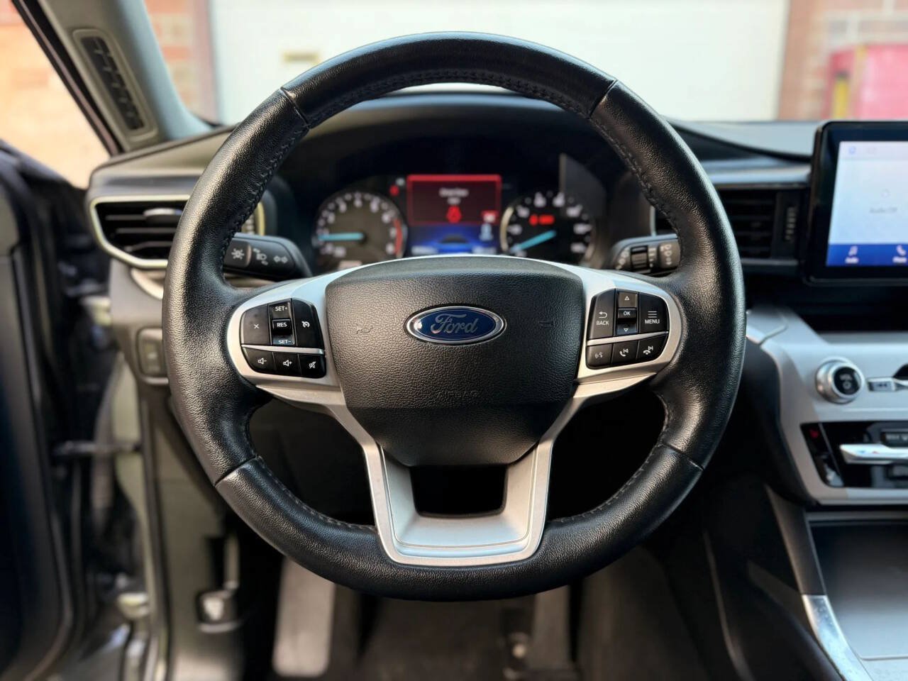 Used 2022 Ford Explorer XLT w/ Equipment Group 202A AWD/4WD image 13
