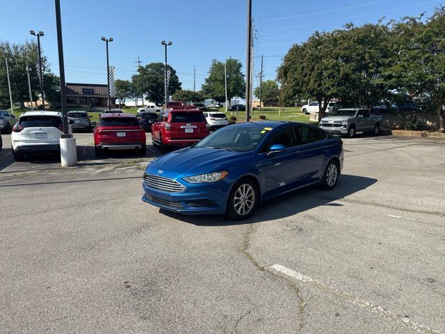 Used 2017 Ford Fusion SE w/ Fusion SE Technology Package FWD image 7