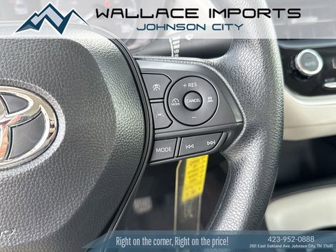 Used 2025 Toyota Corolla LE FWD image 28