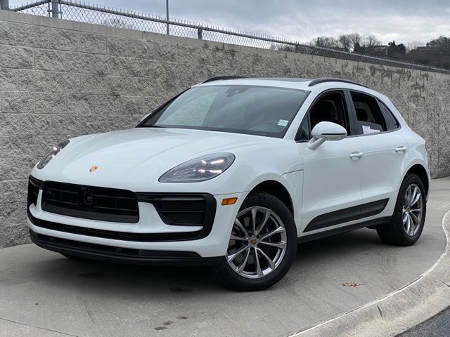 Certified 2024 Porsche Macan AWD/4WD image 1