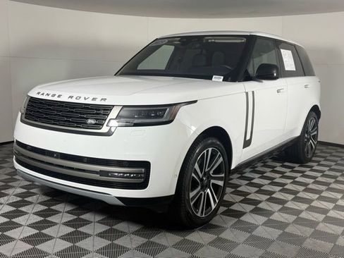 Used 2023 Land Rover Range Rover SE image 2