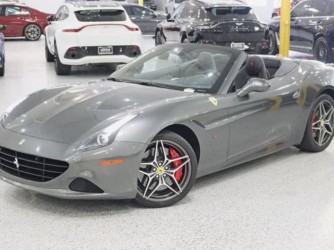 Used 2016 Ferrari California T RWD image 9