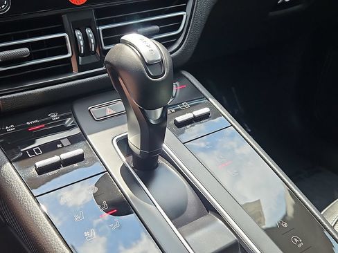 Used 2025 Porsche Macan S AWD/4WD image 35