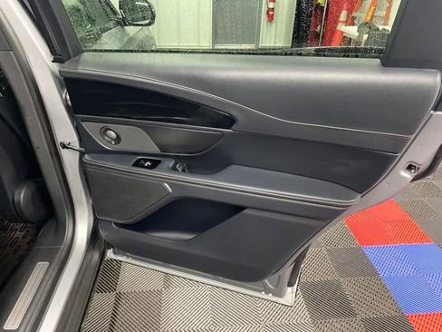 Used 2024 Lincoln Nautilus Reserve w/ Equipment Group 202A image 11