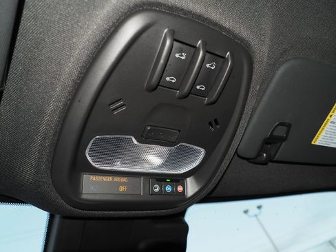 Certified 2025 Chevrolet Trax RS w/ Sunroof Package image 36