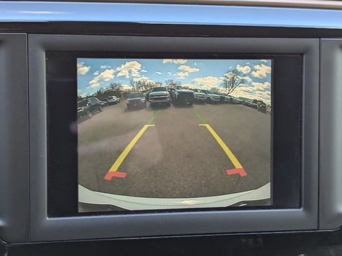 Used 2020 Chrysler Voyager Lxi image 22