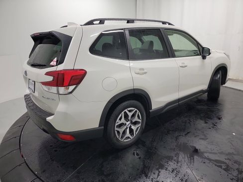 Used 2022 Subaru Forester Premium image 9