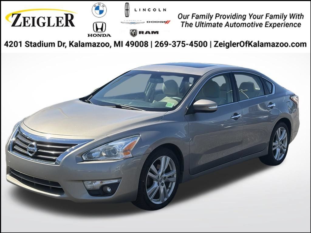 Used 2013 Nissan Altima 3.5 SV w/ Navigation Pkg FWD image 1