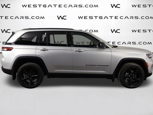 Used 2023 Jeep Grand Cherokee Altitude AWD/4WD image 43