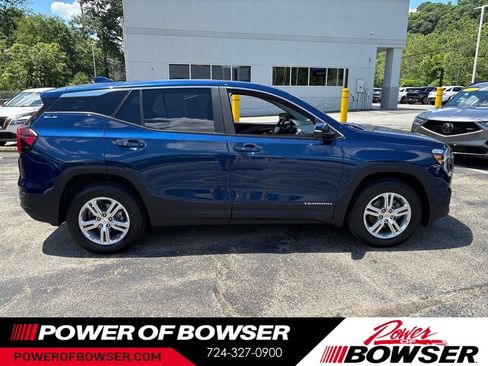 Used 2022 GMC Terrain SLE w/ LPO, Floor Liner Package AWD/4WD image 6