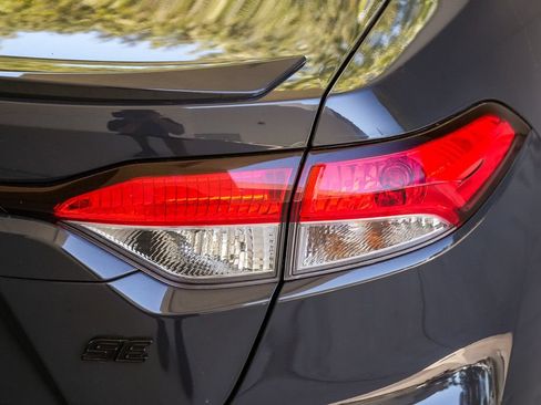 Used 2025 Toyota Corolla SE w/ SE Premium Package FWD image 7
