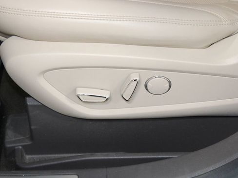 Used 2020 Lincoln Nautilus Reserve w/ Equipment Group 201A image 16