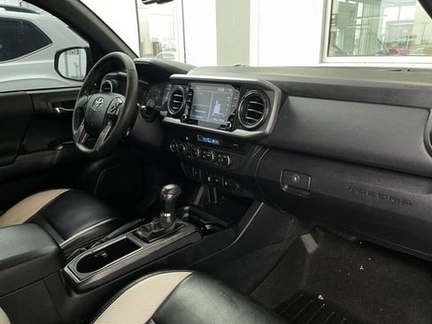 Used 2021 Toyota Tacoma TRD Off-Road AWD/4WD image 20