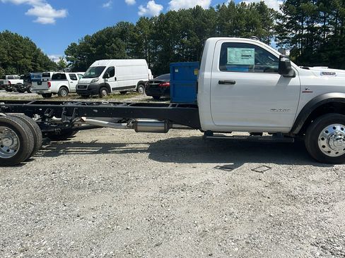 New 2025 RAM 5500 4x4 Regular Cab image 7
