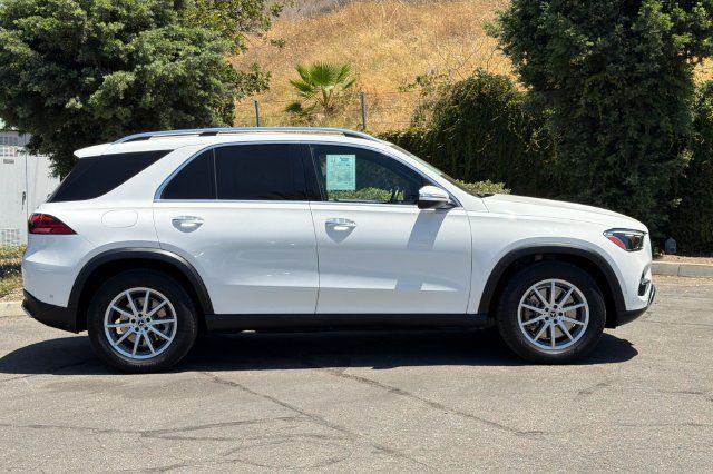 Used 2024 Mercedes-Benz GLE 450e 4MATIC image 3