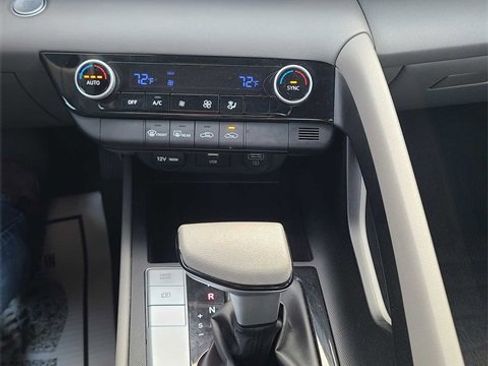 Used 2023 Hyundai Elantra SEL image 28