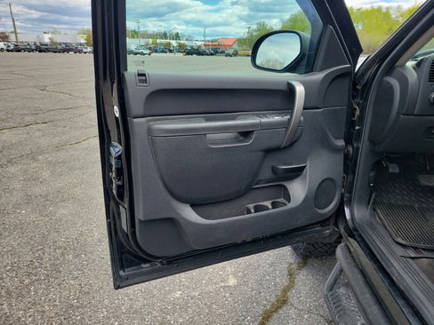 Used 2013 Chevrolet Silverado 2500 LT w/ Snow Plow Prep Package AWD/4WD image 11