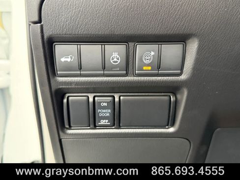 Used 2024 Nissan Armada SL w/ Captain's Chairs Package image 33