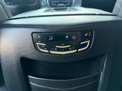 Used 2018 Cadillac Escalade ESV Luxury image 17