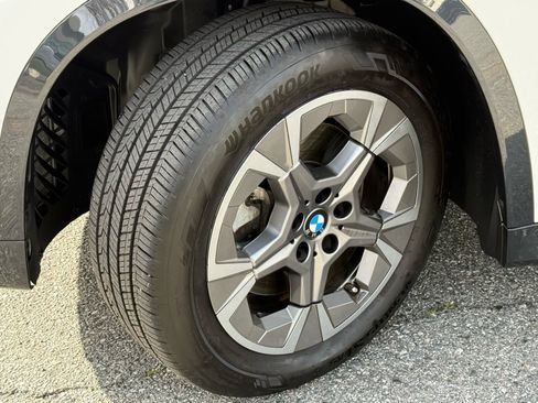 Used 2025 BMW X1 xDrive28i w/ Technology Package image 18