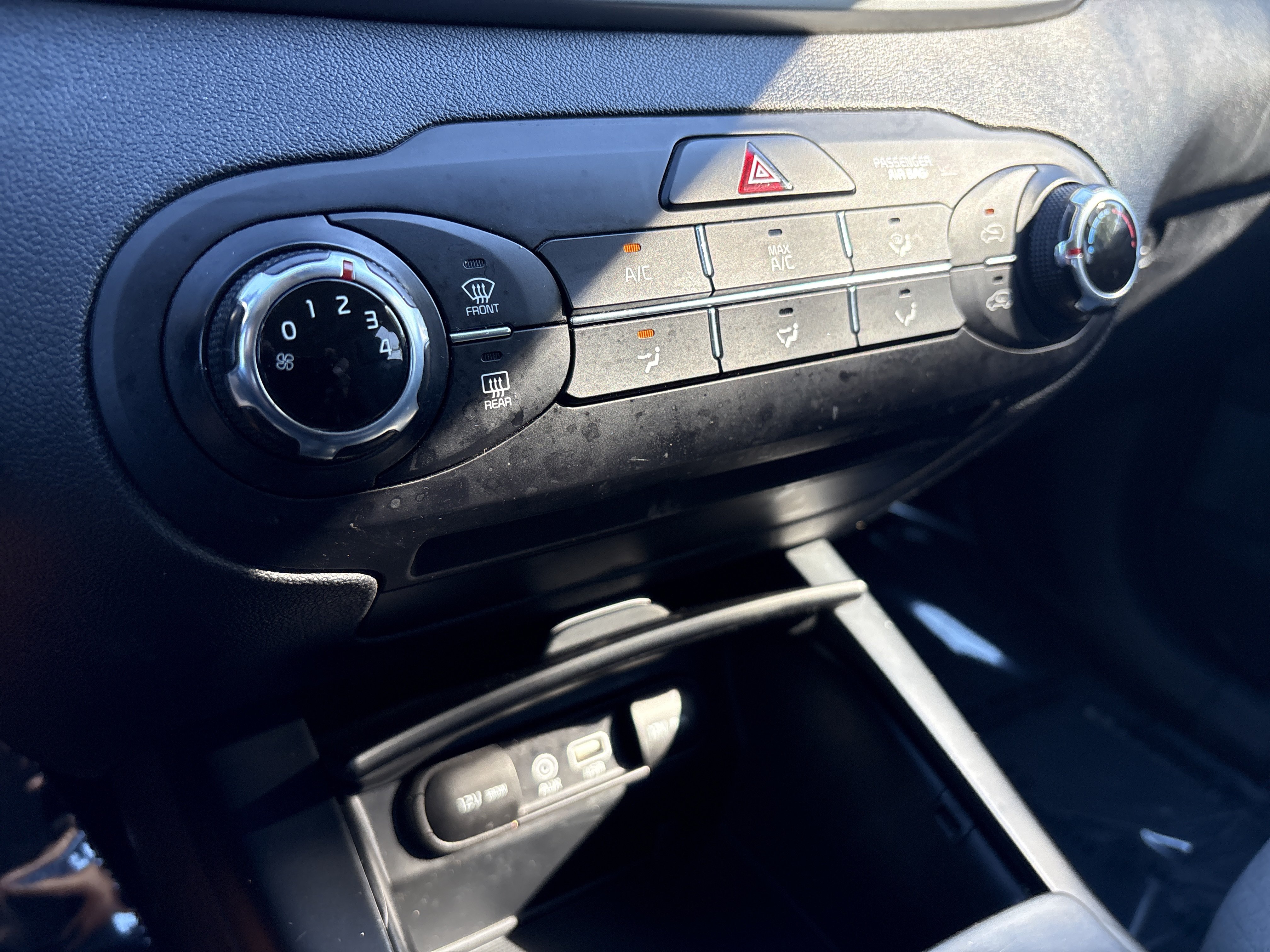 Used 2020 Kia Sorento FWD V6 image 30