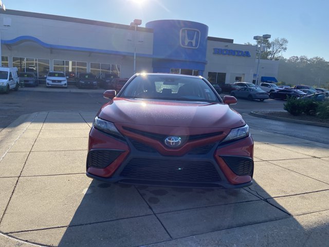 Used 2023 Toyota Camry SE FWD image 3