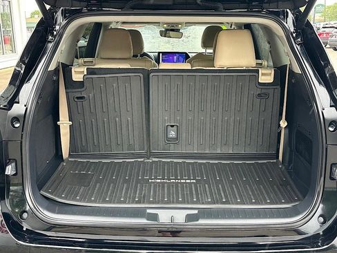 Certified 2024 Toyota Highlander Limited AWD/4WD image 12
