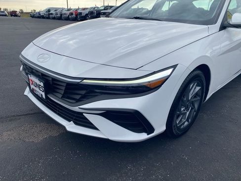 Used 2024 Hyundai Elantra SEL image 13
