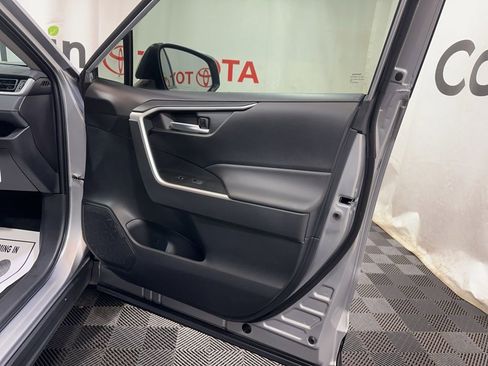 Used 2025 Toyota RAV4 XLE w/ Convenience Package image 8