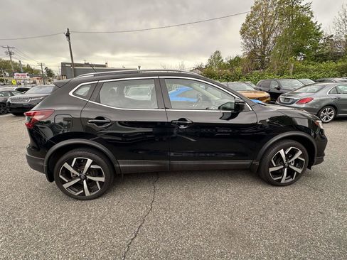 Used 2021 Nissan Rogue Sport SL w/ Premium Package AWD/4WD image 2