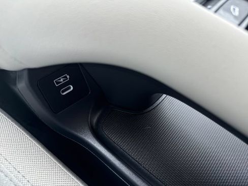 Certified 2025 Honda HR-V LX image 28