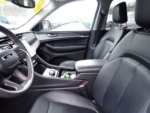 Used 2023 Jeep Grand Cherokee Limited image 13