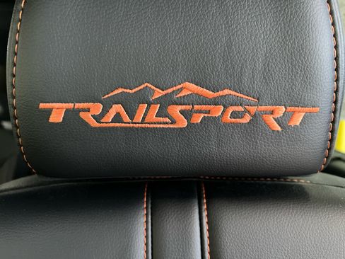 Used 2025 Honda Pilot TrailSport image 15