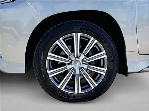 Used 2017 Lexus LX 570 4WD w/ Luxury Package image 10