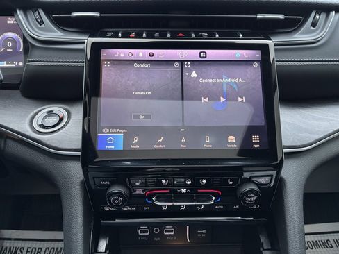 Used 2023 Jeep Grand Cherokee Limited w/ Luxury Tech Group II image 16