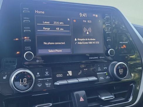 Used 2022 Toyota Highlander XLE FWD image 14