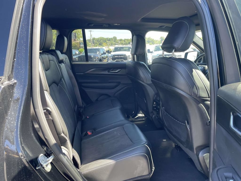 Used 2023 Jeep Grand Cherokee Altitude AWD/4WD image 57