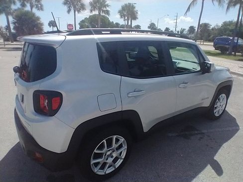 Used 2020 Jeep Renegade Latitude w/ Cold Weather Group FWD image 6