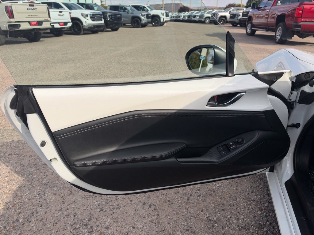 Used 2024 MAZDA MX-5 Miata RF Grand Touring RWD image 8