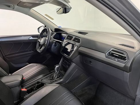 Used 2024 Volkswagen Tiguan SE FWD image 11