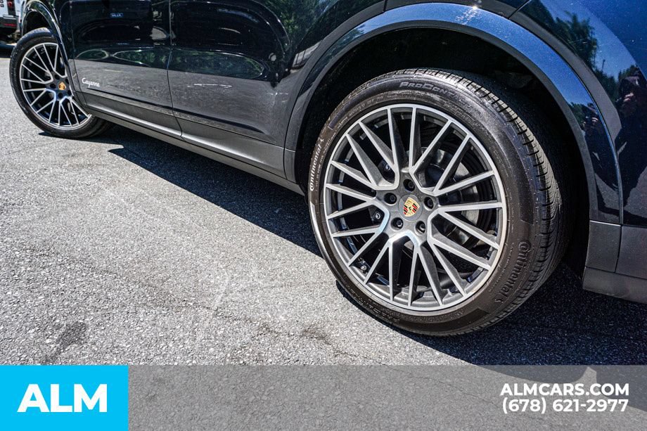 Used 2023 Porsche Cayenne AWD/4WD image 15