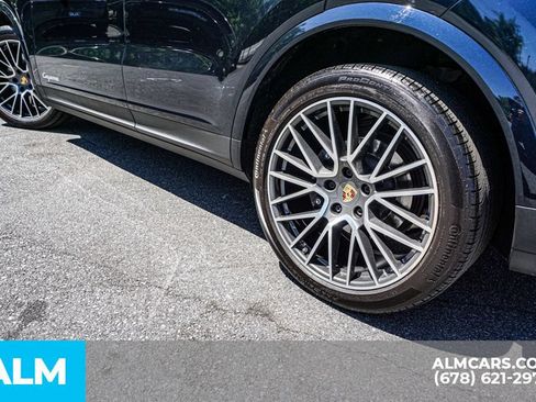 Used 2023 Porsche Cayenne AWD/4WD image 15
