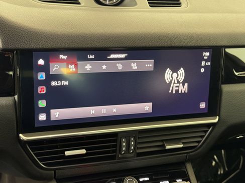 Certified 2022 Porsche Cayenne Platinum Edition image 28