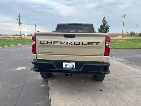 Certified 2022 Chevrolet Silverado 1500 Custom Trail Boss w/ LPO, Dark Essentials Package AWD/4WD image 4
