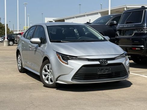 Used 2024 Toyota Corolla LE FWD image 2