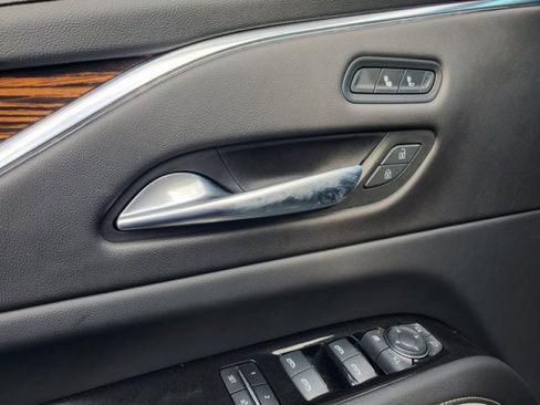 Used 2022 Cadillac Escalade Luxury image 15